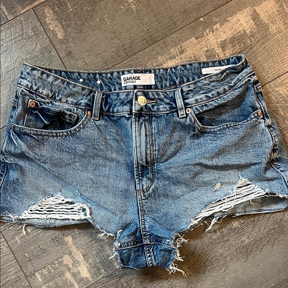 Garage Denim Ripped Blue Jean Shorts - festival - size 13/31